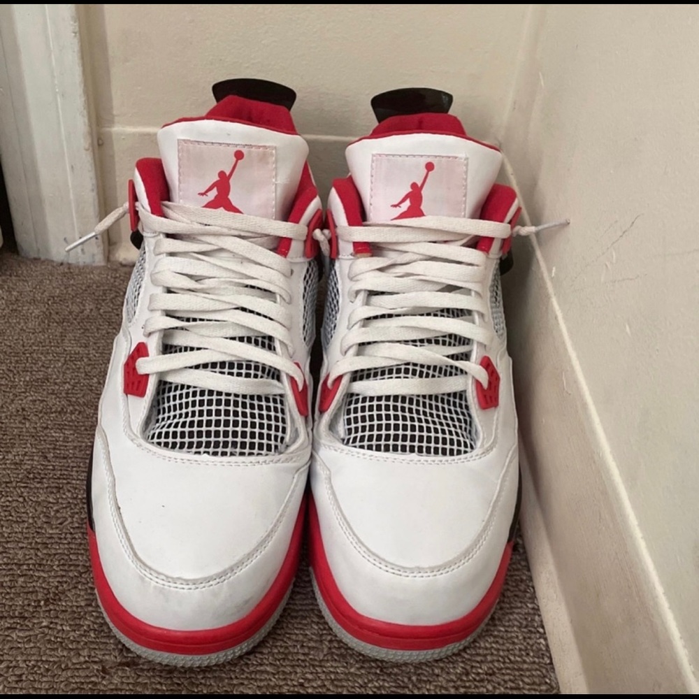 Jordan 4 fire red